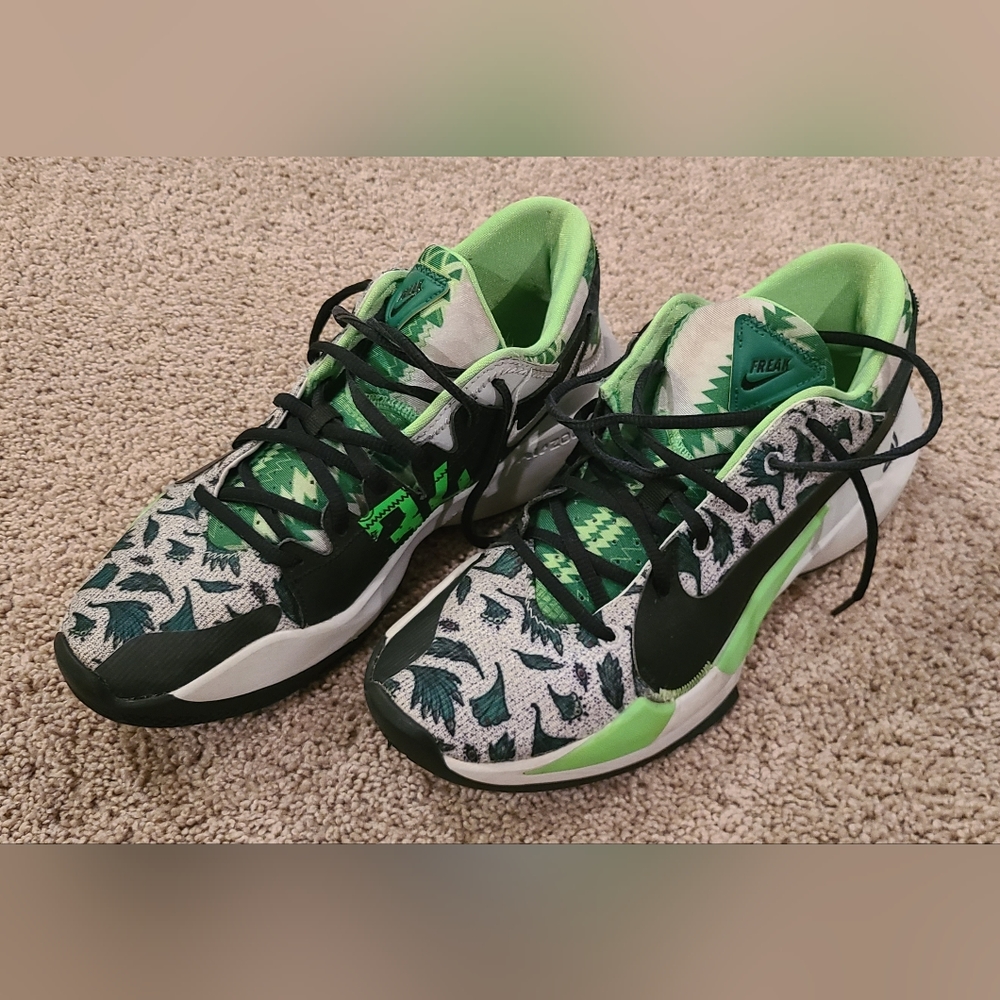 Nike Zoom Freak 2 Naija GS Size 8.5